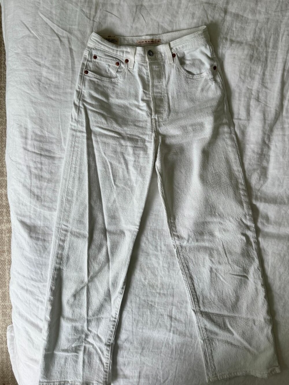 Levi's Ribcage Straight Ankle Jeans in White
